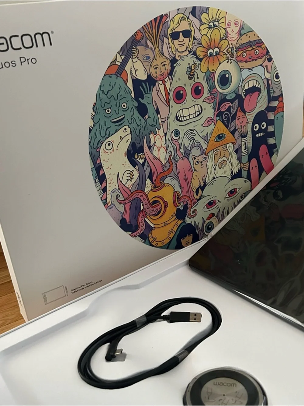 Wacom Intuos Pro Large drawing tablet for creators, artists, illustrators